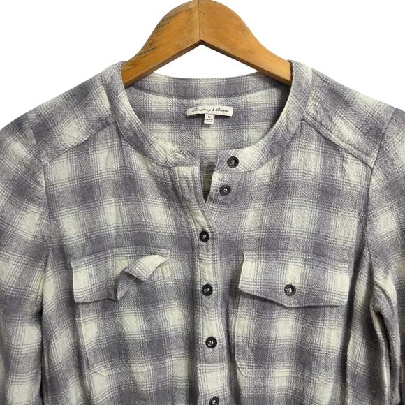 Broadway and Broome Woman's Knee Length Dress with Quarter Button Up size M - Picture 3 of 5